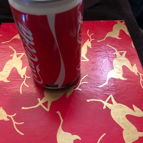 Creative Coca Cola Bluetooth Speaker - Picture 5 of 6